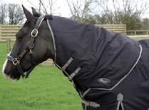 Rhinegold Konig Medium Weight Turnout Rug Blk or Red with or without neck cover 